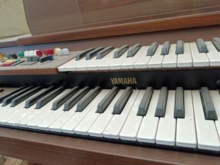 Órgano Yamaha Electrónico. Piano