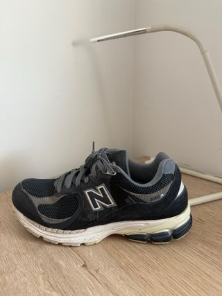 New Balance 2002r 