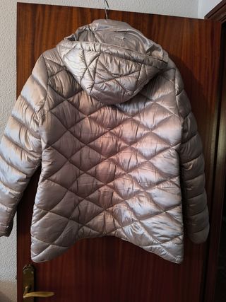 Cazadora acolchada plateada mujer