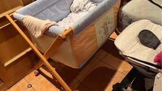 Minicuna de madera y textil