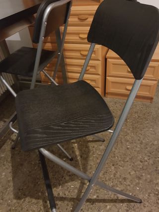 Conjunto Mesa y 2 Sillas Altas
