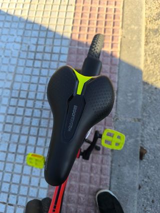 Bicicleta infantil roja