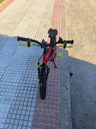 Bicicleta infantil roja