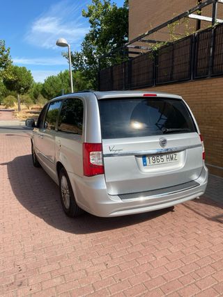 Lancia Voyager 2012