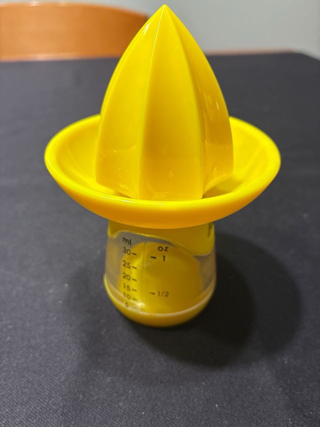 Exprimidor Cítricos Medidor Plástico Amarillo