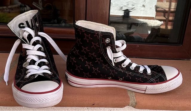 Zapatillas Levi's Tela negras-estrellas. Talla 42