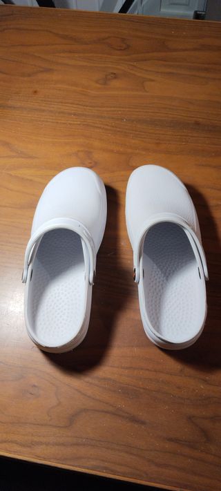 Zuecos blancos estética