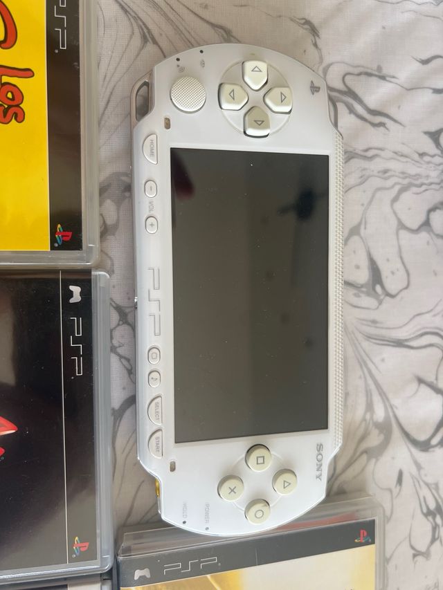 PSP Blanca + 5 Juegos (NO ENCIENDE)