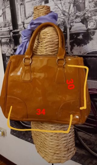 Borsa a spalla marrone lucida