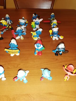Lotto n. 24 Puffi Vintage più accessori