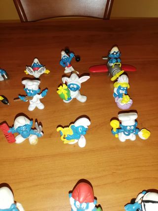 Lotto n. 24 Puffi Vintage più accessori