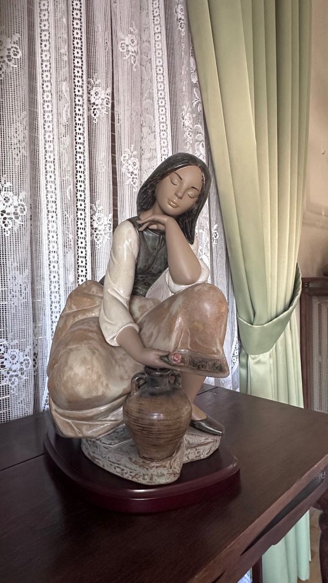 SUPER OCASIÓN Figura Lladró Cantarera IMPECABLE