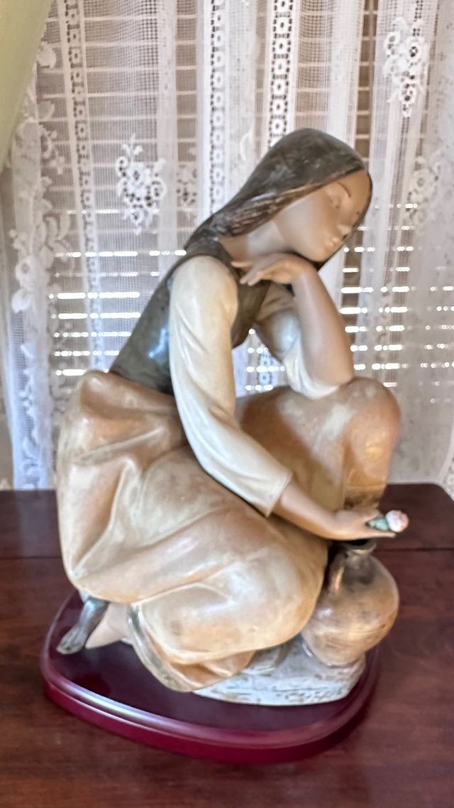 SUPER OCASIÓN Figura Lladró Cantarera IMPECABLE