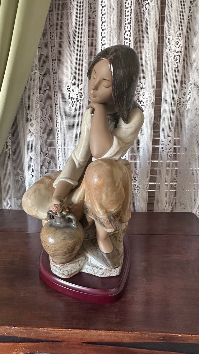 SUPER OCASIÓN Figura Lladró Cantarera IMPECABLE