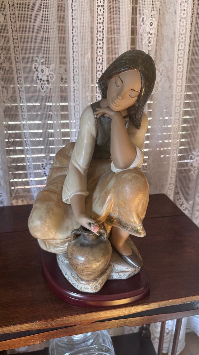 SUPER OCASIÓN Figura Lladró Cantarera IMPECABLE