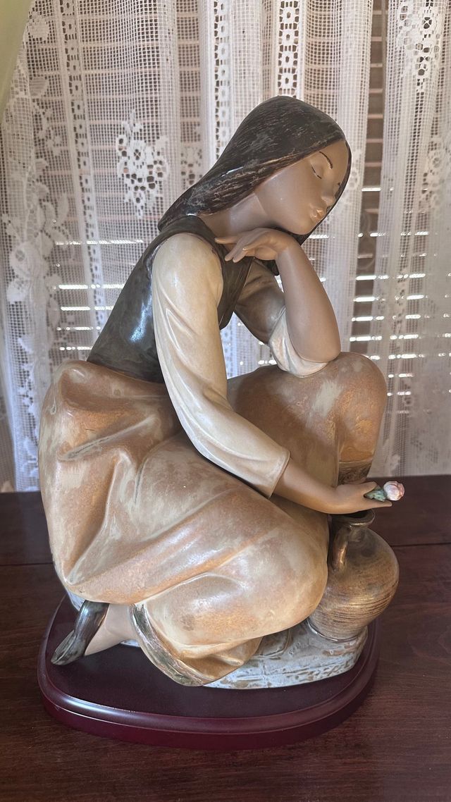 SUPER OCASIÓN Figura Lladró Cantarera IMPECABLE