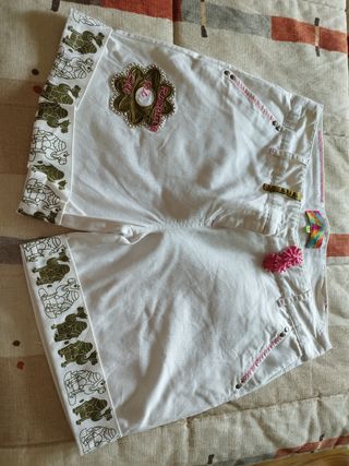 Bermudas vaqueras blancas con estampado
