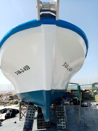 Barco de pesca profesional, de artes menores.