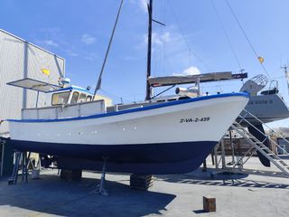 Barco de pesca profesional, de artes menores.