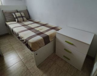 Cama nido y mesita de noche
