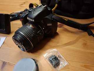 Cámara Nikon D3200 + accesorios