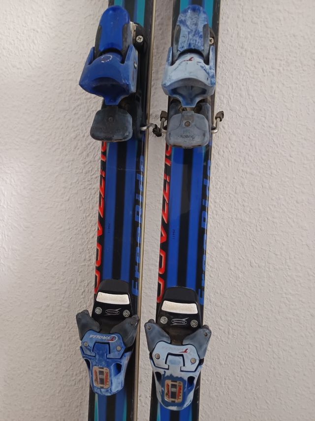 Esquís Blizzard con fijaciones