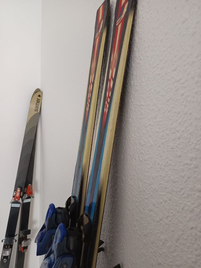 Esquís Blizzard con fijaciones