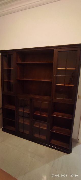 Armario antiguo caoba con puertas de cristal