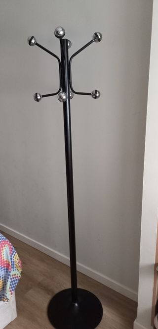 Perchero de pie moderno