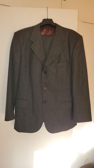 Traje de lana gris de invierno