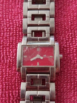 Reloj Lotus Plata y rojo