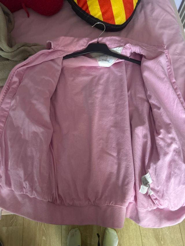 Chaqueta Bershka rosa y blanca