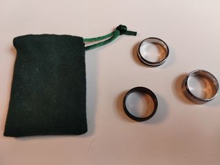 Anillos de moda plateados y negros