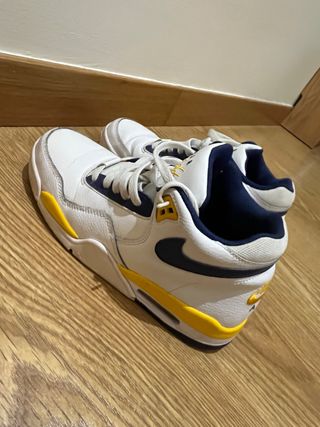 Nike Air Blancas y Amarillas
