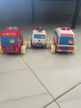 Coches de juguete: policía, bombero y ambulancia