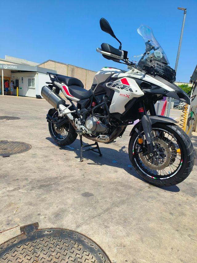 Moto Benelli TRK 502 X Blanca