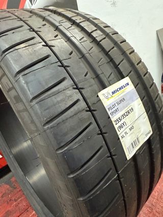 Michelin Pilot Super Sport 255/35ZR19 96Y