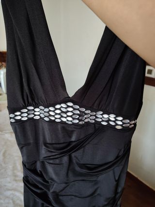 Vestido negro con pedrería