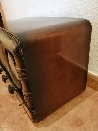 Radio Antigua Pitman. 50x31x27 con 3 botones.