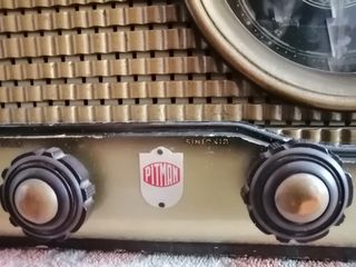 Radio Antigua Pitman. 50x31x27 con 3 botones.