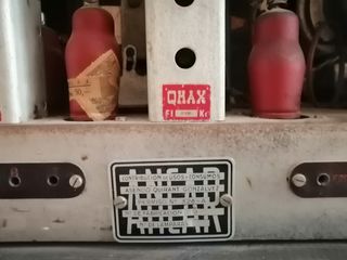 Radio Antigua Pitman. 50x31x27 con 3 botones.