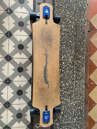 Longboard de bambú, resistente y flexible