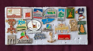 Lote 20 pins turísticos España