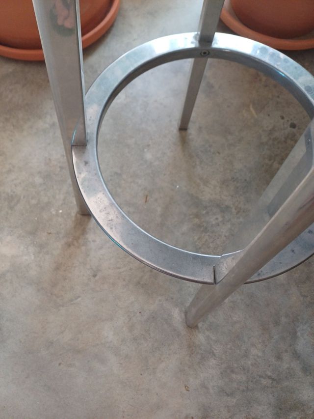 Taburete Magis Deja Vu,tiene unas marcas