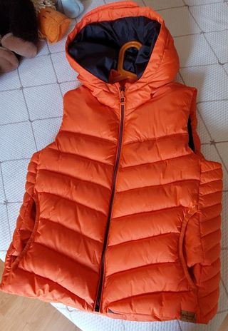 Chaleco naranja con capucha zara niño 13/14