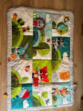 Alfombra de juego infantil con animales