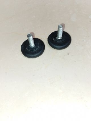 Coppia piedini regolabili