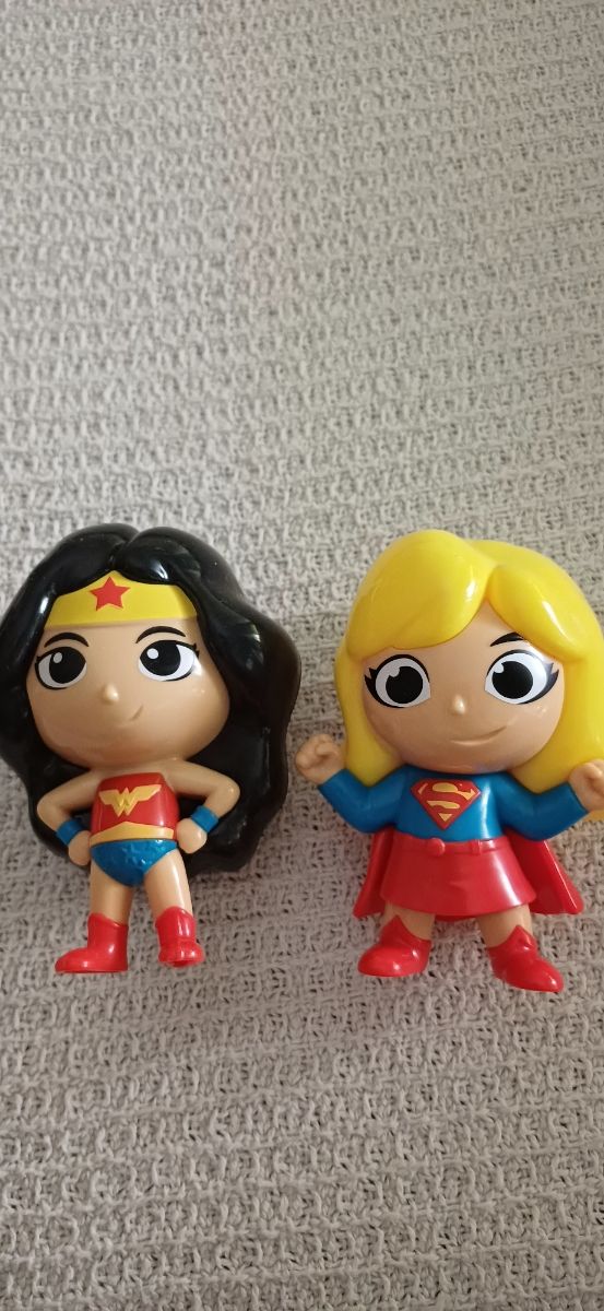 Figuras DC Comics Wonder Woman y Supergirl