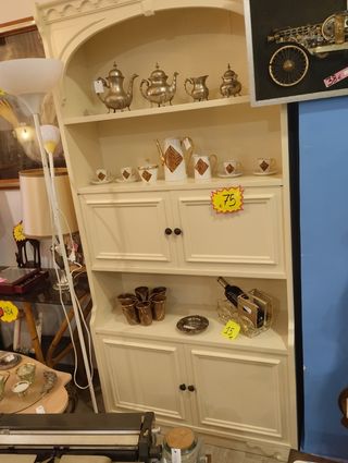 Módulo aparador beige y dorado