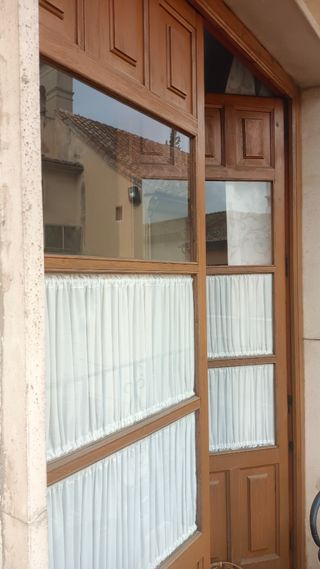 Puerta doble de madera maciza